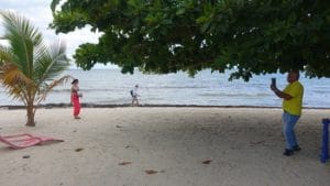 Vista de la playa en el pueblo de Playa Larga