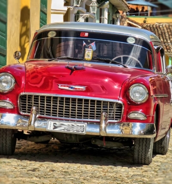 auto clasico americano en Trinidad vacaciones en Cuba auto clasico americano en Trinidad vacaciones en Cuba