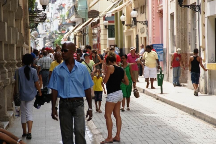 Calle Obispo en La Habana Vieja CubaNeo Travel Agencia de viajes a Cuba Calle Obispo en La Habana Vieja CubaNeo Travel Agencia de viajes a Cuba