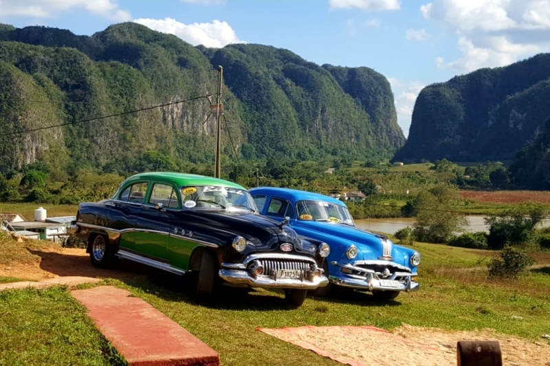 Circuitos por Cuba en auto clasico con chofer CubaNeo Travel Circuitos por Cuba en auto clasico con chofer CubaNeo Travel