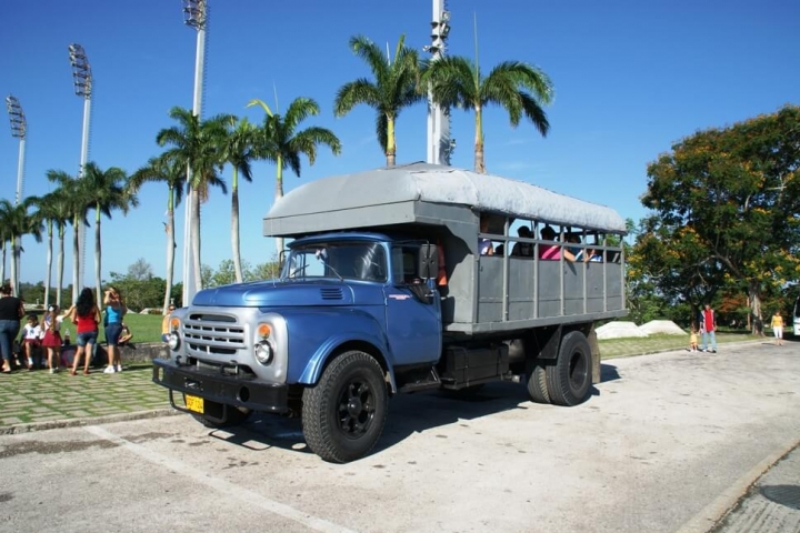 Furgoneta de transporte de locales en Cuba Furgoneta de transporte de locales en Cuba