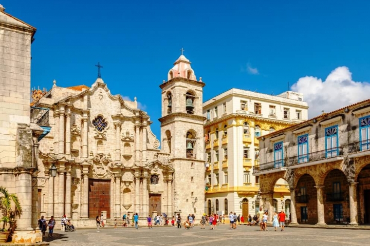 La Plaza de la Catedral en la Habana Vieja. Cosas que ver y hacer en La Habana La Plaza de la Catedral en la Habana Vieja. Cosas que ver y hacer en La Habana