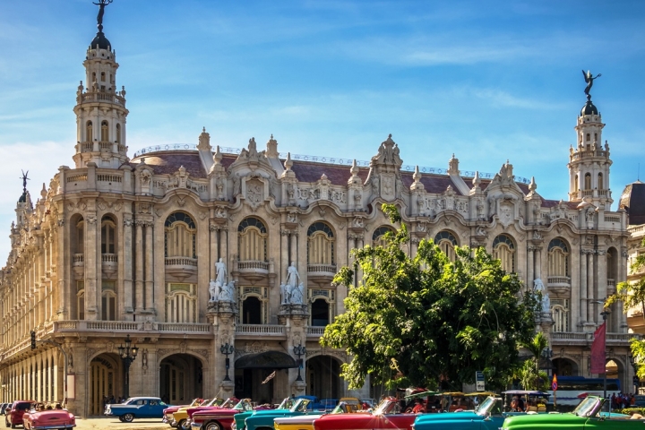 Oldtimers frente al Gran Teatro de La Habana Oldtimers frente al Gran Teatro de La Habana