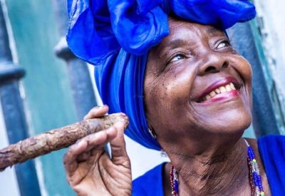 Cubaanse vrouw met sigaar Cubaanse vrouw met sigaar