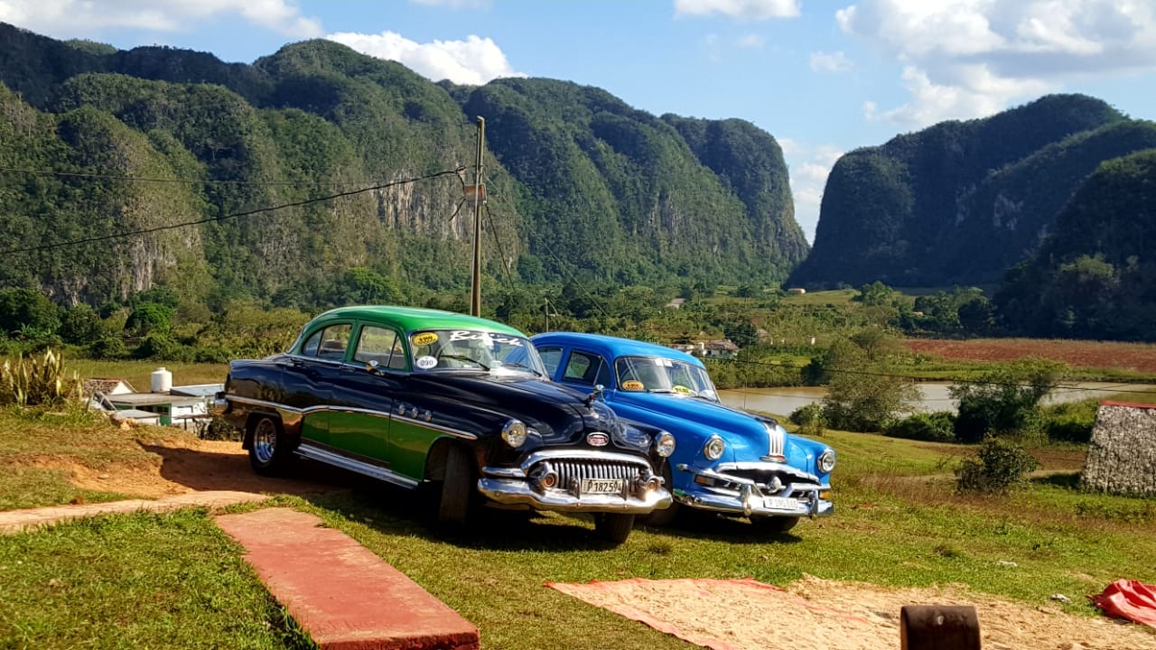 Circuitos por Cuba en auto clasico con chofer CubaNeo Travel
