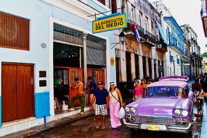 turistas en la Bodeguita del Medio La Habana Cuba 2022