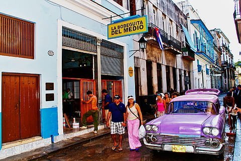 turistas en la Bodeguita del Medio La Habana Cuba 2022